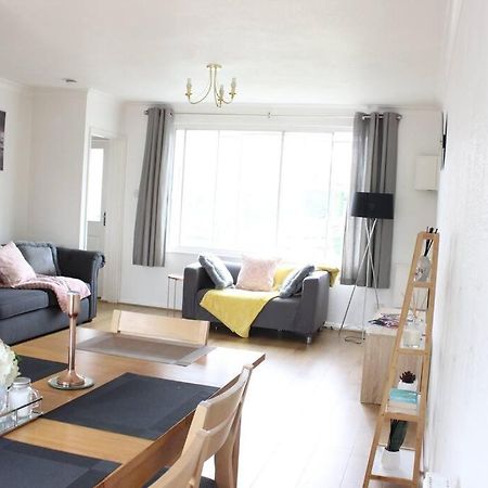 Private & Comfortable 2 Bedroom Home Away From Home Stanwell Exterior photo